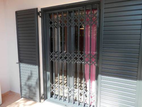 Sicherheitsgitter und Fensterläden aus Aluminium